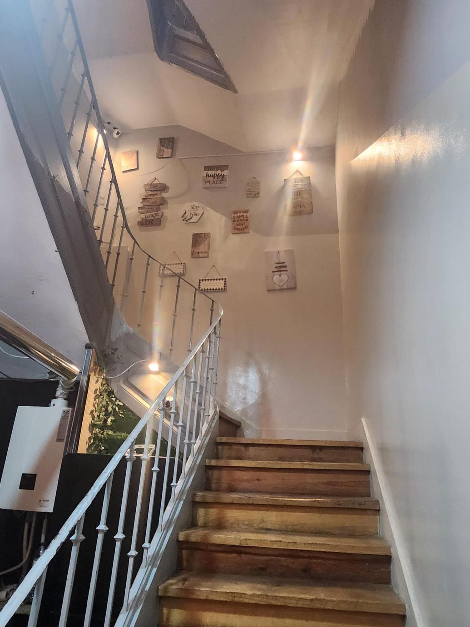 Daora Lisbon Low Cost Hostel Exterior photo